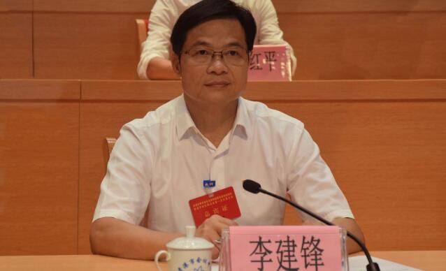 李建鋒簡歷：貴港市委常委、政法委書記李建鋒，曾任貴港市委常委、秘書長