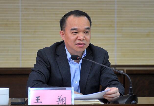 王翔簡歷：百色市右江區(qū)委書記王翔，曾任百色市發(fā)改委主任、工信局長、安監(jiān)局長、百礦集團(tuán)總裁