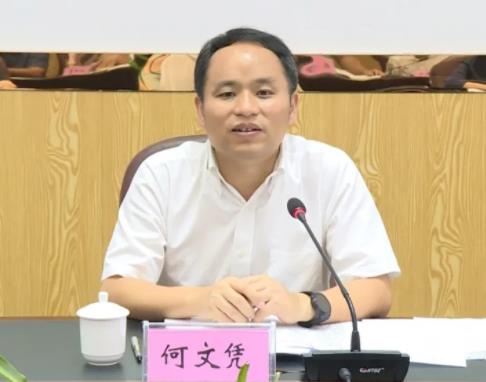 何文憑簡歷：貴港市委常委、市委秘書長何文憑，曾任廣西黨委辦公廳副主任，百色市委常委、田東縣委書記